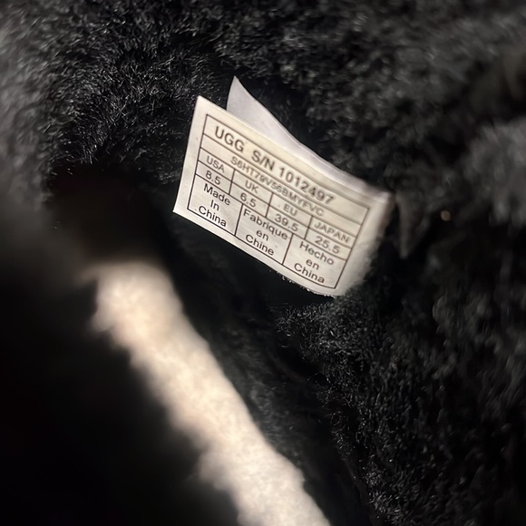 Black ugg boots 8.5 - Picture 5 of 5